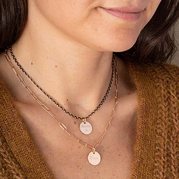 Ketten Layering: So kombinierst du deine Halsketten richtig 