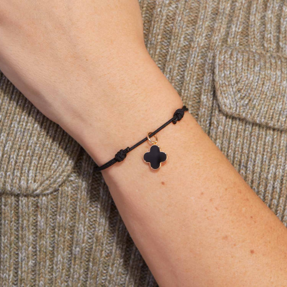 Bracciale personalizzato con croce a trifoglio di smalto placcato in oro merci maman