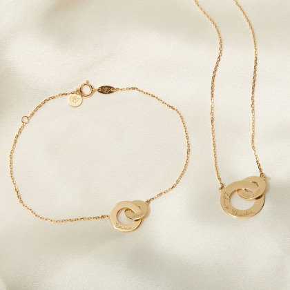 Bracelet personnalisé Anneaux Entrelacés sur chaîne en or 9 carats merci maman