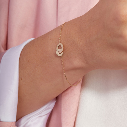 Bracelet personnalisé Anneaux Entrelacés sur chaîne en or 9 carats merci maman