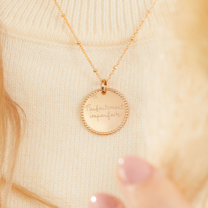 Personalisierte Halskette mit verziertem Anhänger vergoldet merci maman