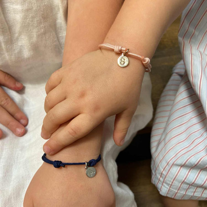 Personalisiertes Buchstaben Anhänger Armband für Kinder vergoldet merci maman