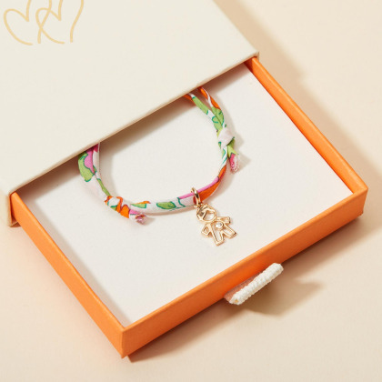 Bracciale con mini charm Bambino Liberty cristallo placcato in oro merci maman