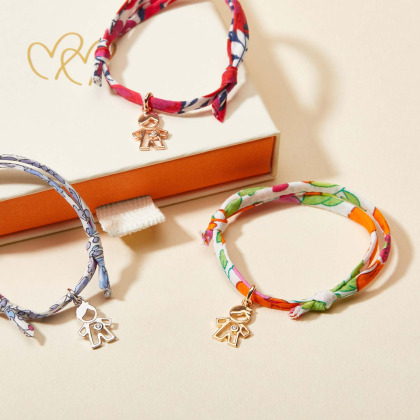 Bracciale con mini charm Bambino Liberty cristallo placcato in oro merci maman
