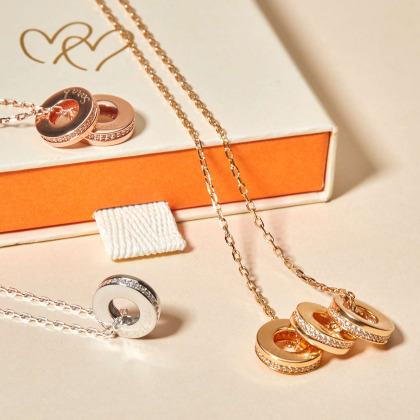 Collier personnalisé Prénom Unity Cristal plaqué or merci maman
