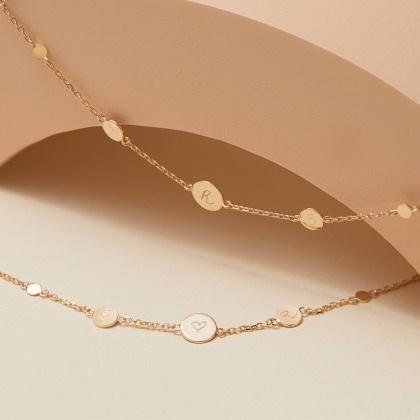 Collier Pastille Initiale personnalisé plaqué or merci maman