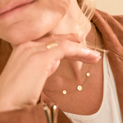 Collier Pastille Initiale personnalisé plaqué or merci maman