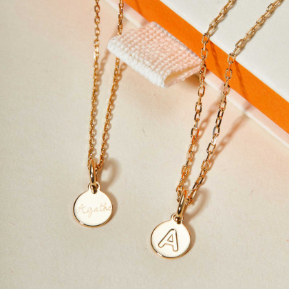 Collar personalizado con colgante de letra baño de oro merci maman