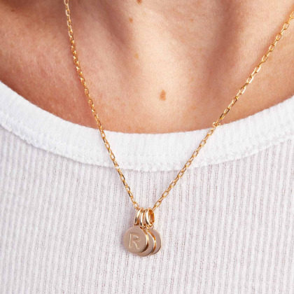 Collar personalizado con colgante de letra baño de oro merci maman