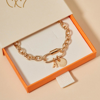 Personalisiertes Lucky Charm Mini Buchstaben Armband vergoldet merci maman