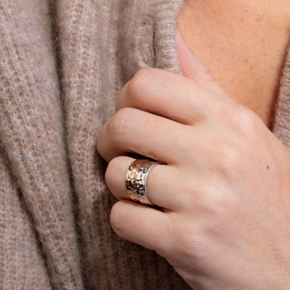 Anillo personalizado con martelé
