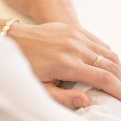personalisierter ring im blattdesign vergoldet merci maman