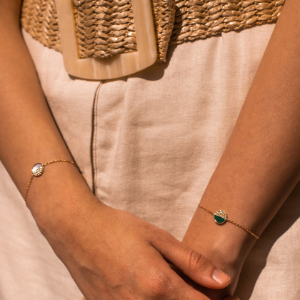 Bracciale personalizzato con gemma e disco martellato placcato oro merci maman
