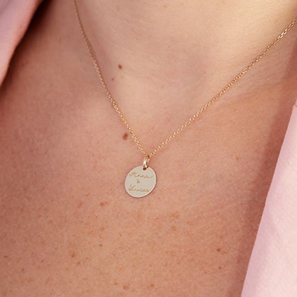 https://www.mercimamanboutique.com/de/personalisierte-375er-gold-plattchen-halskette